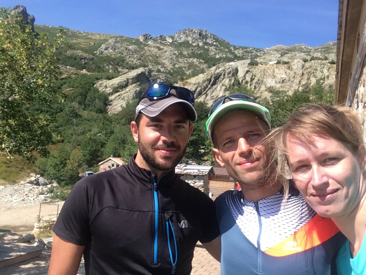 Équipe en montagne